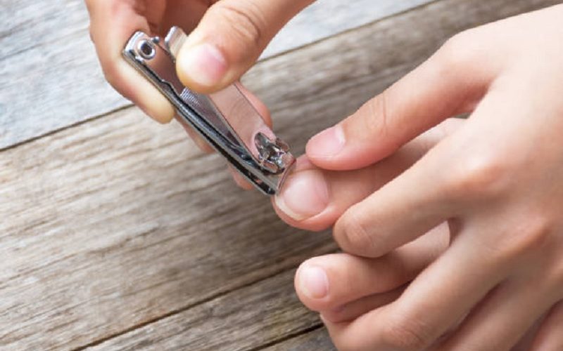 Cara Memotong Kuku Menurut Islam, Adab dan Waktunya